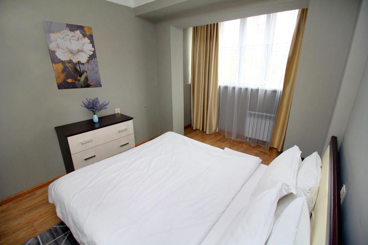 Spacious Central Apartment Алматы Экстерьер фото