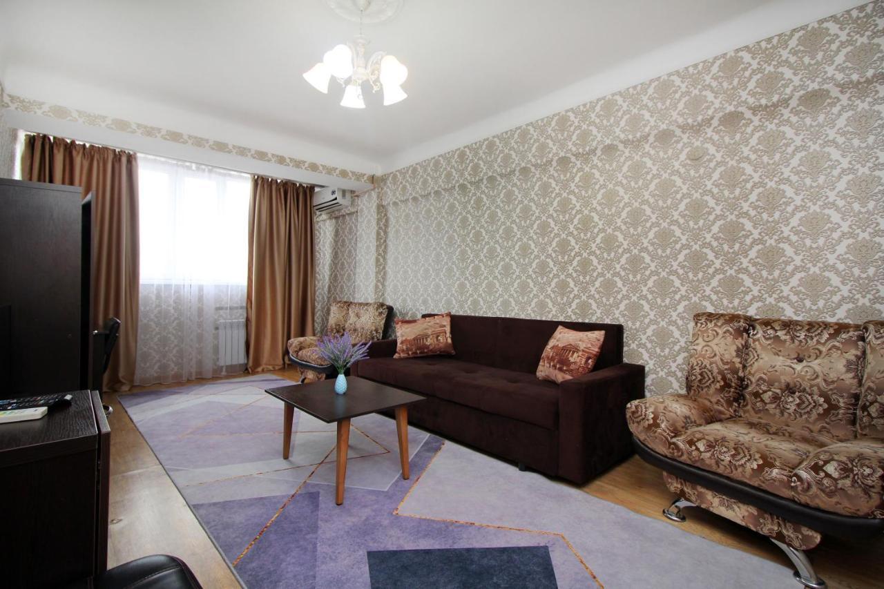 Spacious Central Apartment Алматы Экстерьер фото