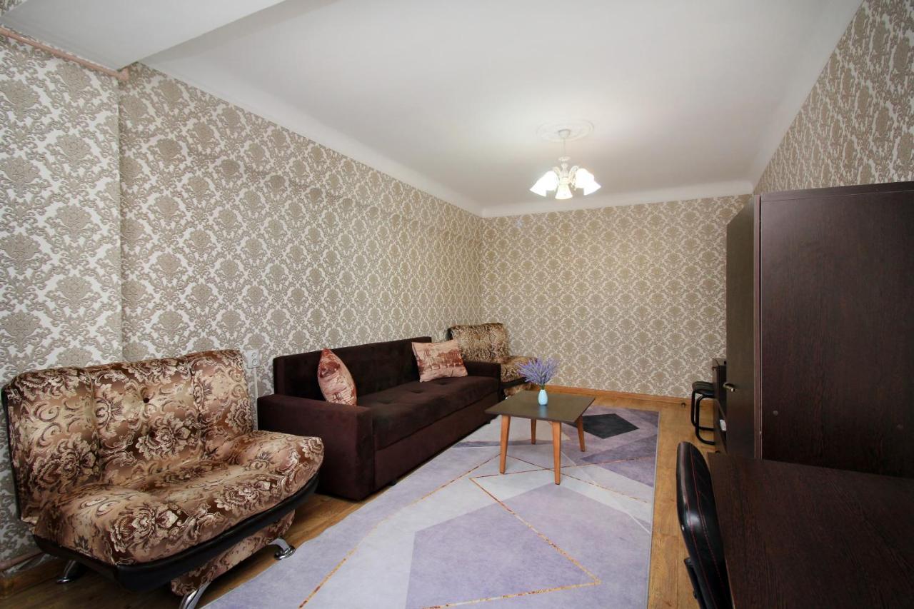 Spacious Central Apartment Алматы Экстерьер фото