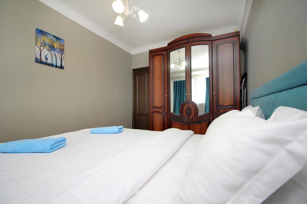 Spacious Central Apartment Алматы Экстерьер фото