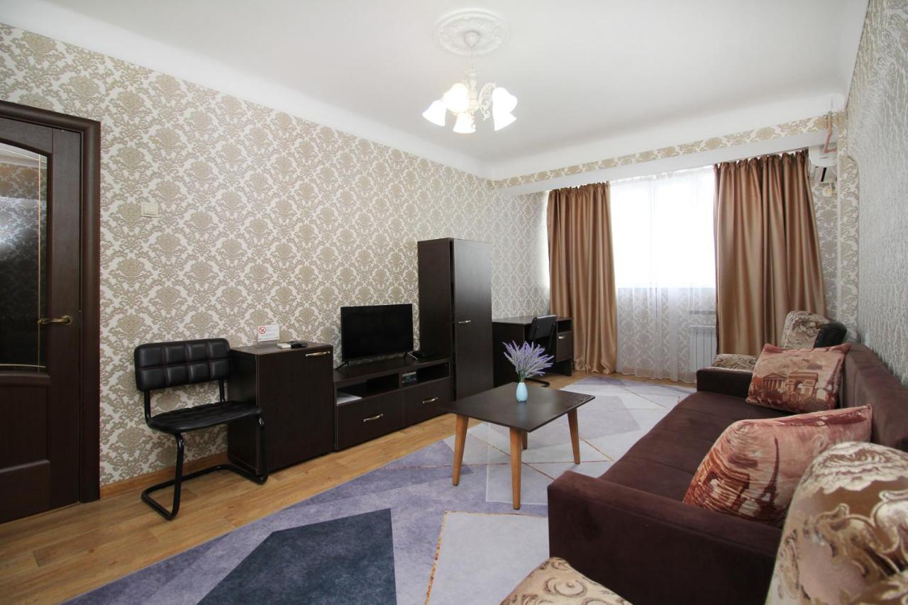 Spacious Central Apartment Алматы Экстерьер фото